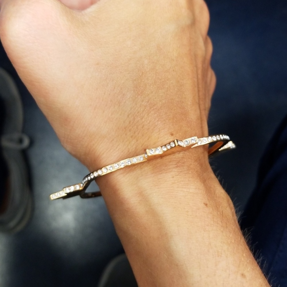 🌹🌟 ROSE GOLD Rounded Rectangle Studded Bracelet - Picture 3 of 3